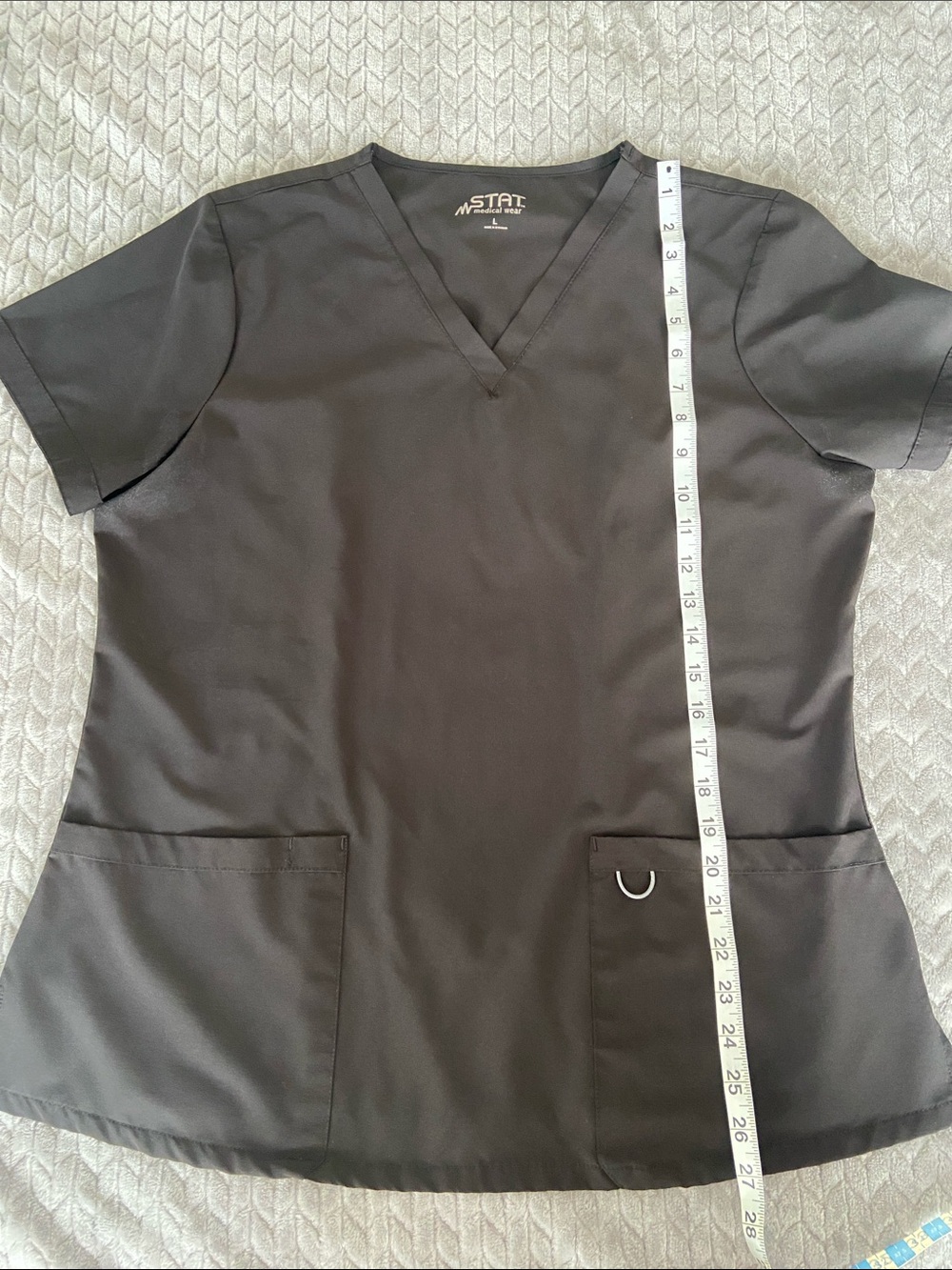 Women’s V-Neck Scrub Top in Black